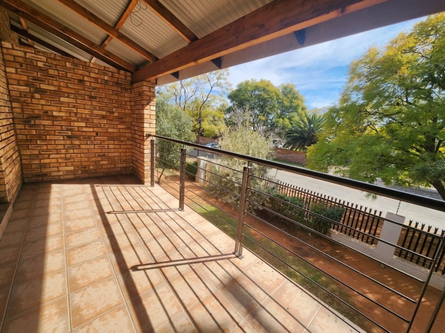 2 Bedroom Property for Sale in Rhodesdene Northern Cape